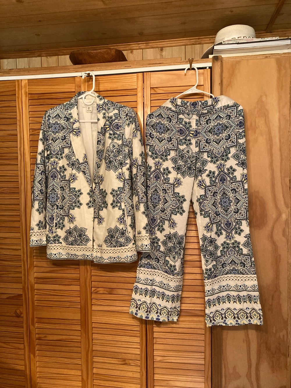 Rachel Zoe Cream and Blue Printed Set